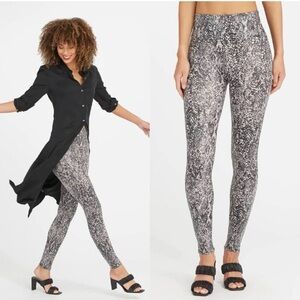 SPANX Black and Gray Patterned Leggings